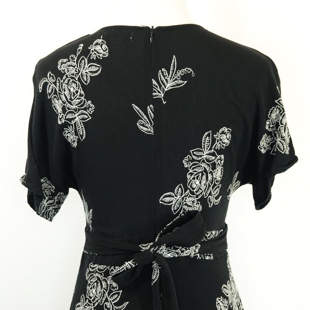 Mod Ref Meredith Floral Embroidered Dress Black and White Size S - Picture 5 of 16